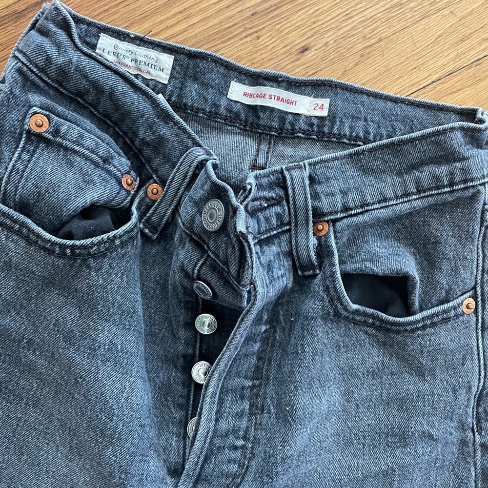 Levi’s Ribcage Straight - Picture 3 of 3
